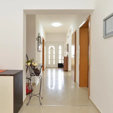 House Bozo 754 * Šišan