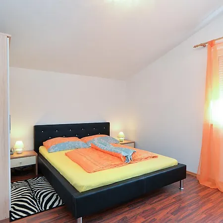 House Bozo 754 Nyaraló *