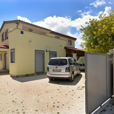 House Bozo 754 Nyaraló
