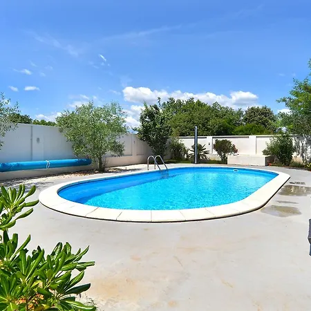 House Bozo 754 * Šišan
